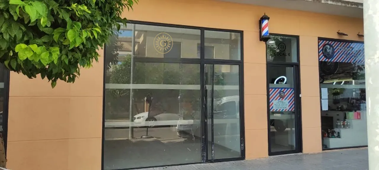 Fachada Principal del Local Comercial