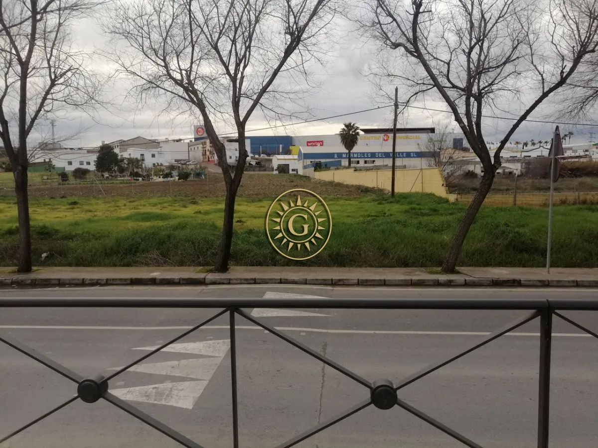 Solar urbanizable de 4.350 m² en Polígono La Fuensanta, Écija