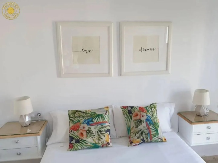 Salón-comedor amplio con luz natural